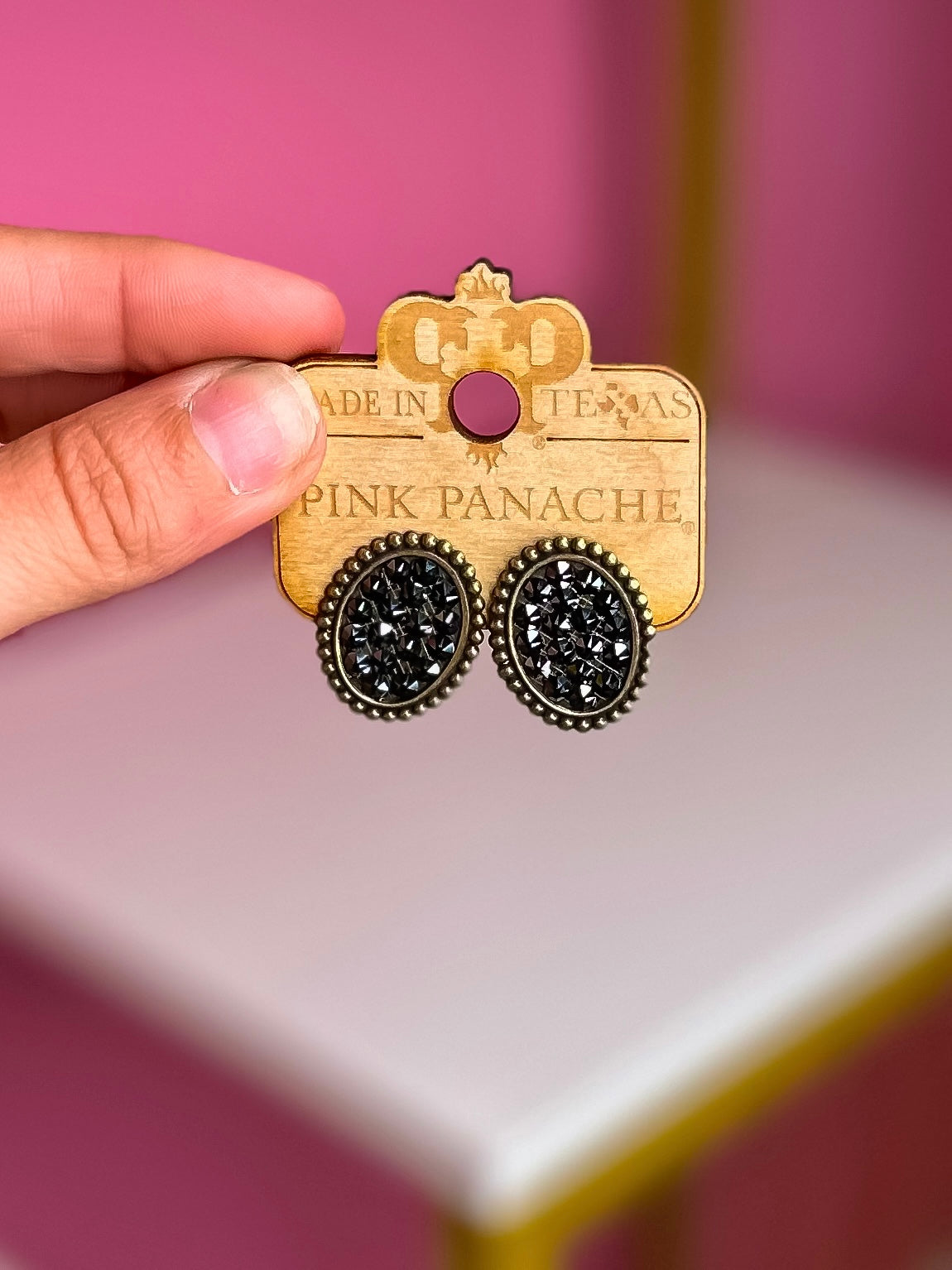 BLACK BLACK POST STUDS